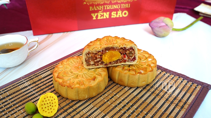 Bánh trung thu yến sào Khánh Hòa
