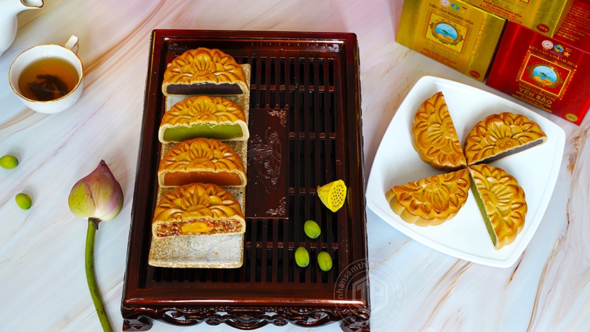 Bánh trung thu yến sào Khánh Hòa