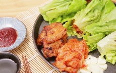 Hấp dẫn với thịt ba chỉ nướng chảo cuộn xà lách kiểu Hàn