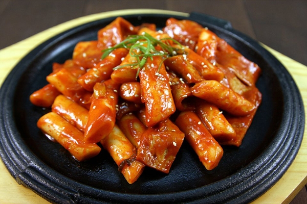 Hướng dẫn cách làm bánh Tteokbokki  chuẩn ẩm thực Hàn Quốc