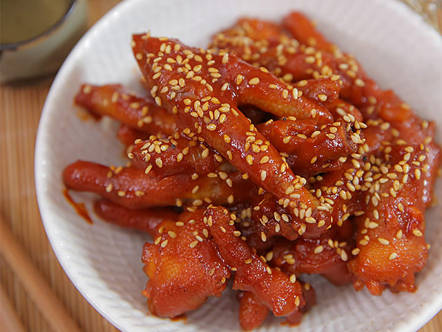 Món chân gà sốt chua cay mặn ngọt kiểu Hàn Quốc cực ngon